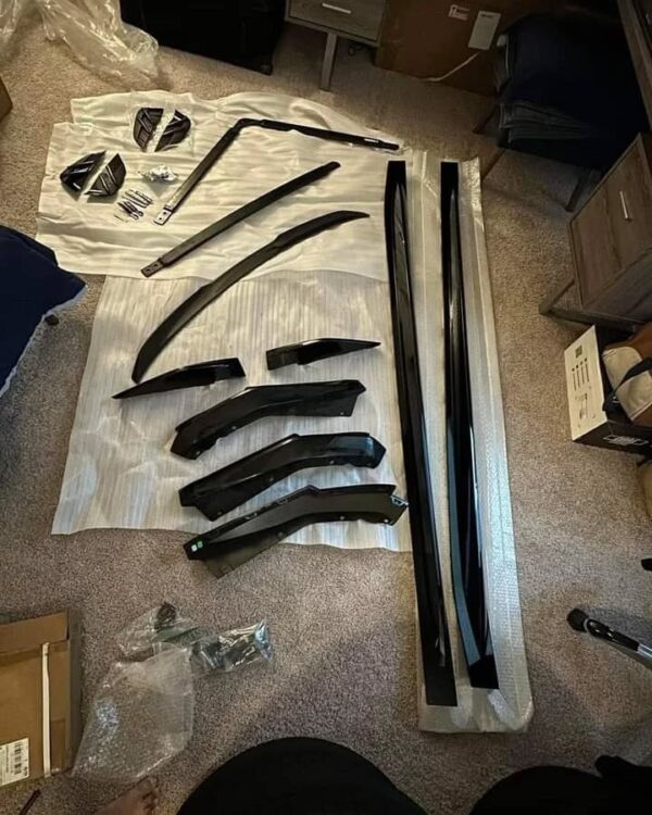 OEM set of G82/G83 M4 sideskirts