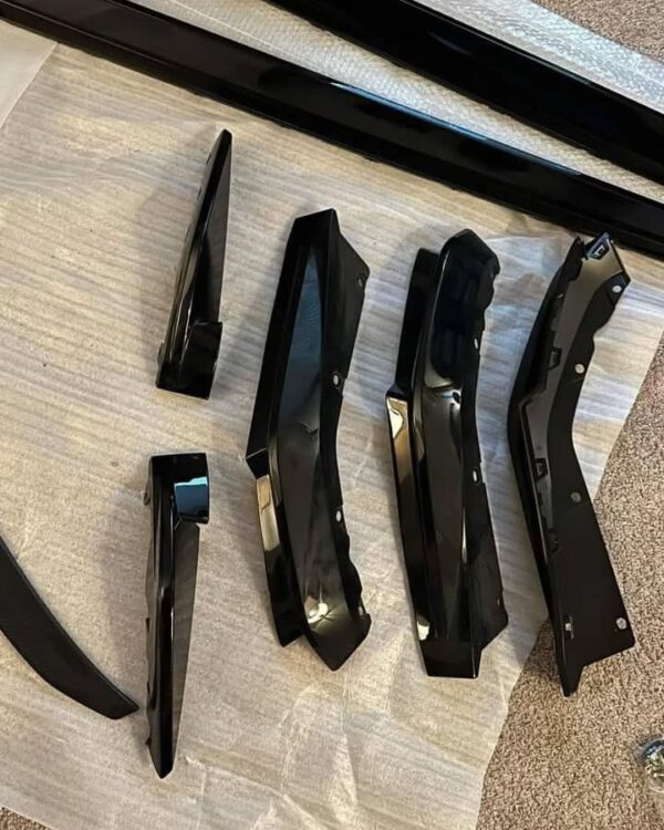 OEM set of G82/G83 M4 sideskirts - Image 2