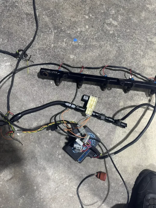 BMW g80 parts for sale  -Port injection (fuel it) with upgraded 1050 injectors with flex fuel module and Flex fuel sensor   -rear carbon fiber roof spoiler  -midpipe (Mad titanium)   -ECU   selling the fuel parts as a package - Image 2