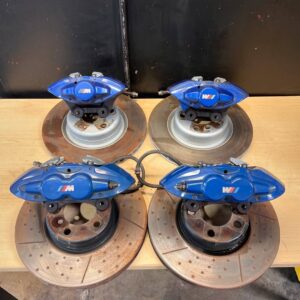 BMW F-Chassis M Performance Brake Set Big brake calipers, brake disc rotors, brake pads!  Fits any F-Chassis 2,3,4 Series bmws! F30,F31,F32,F33,F36,F22,F23  Brake calipers are in great shape. One side has some heavy scuffs on the top as well as damaged brake pads. Brake discs have no lip and look to be nearly new as well as brake pads.