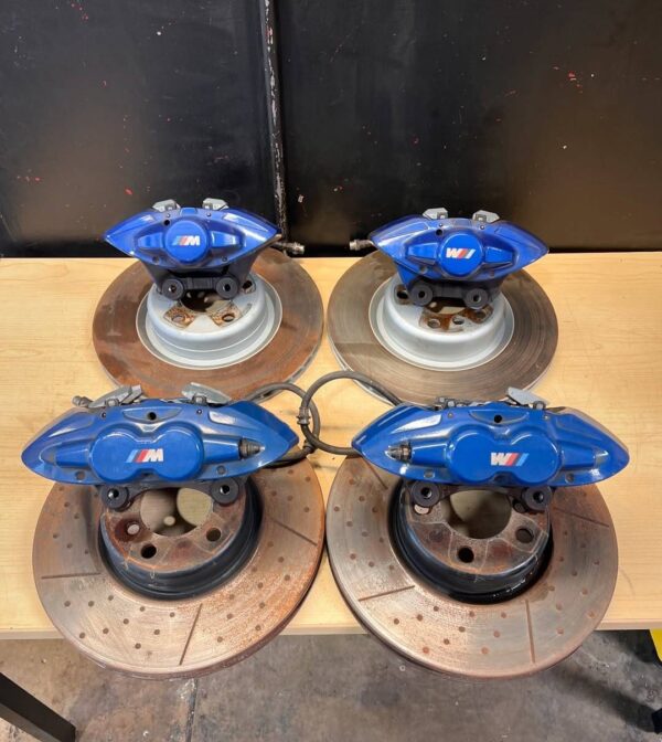 BMW F-Chassis M Performance Brake Set Big brake calipers, brake disc rotors, brake pads!  Fits any F-Chassis 2,3,4 Series bmws! F30,F31,F32,F33,F36,F22,F23  Brake calipers are in great shape. One side has some heavy scuffs on the top as well as damaged brake pads. Brake discs have no lip and look to be nearly new as well as brake pads.