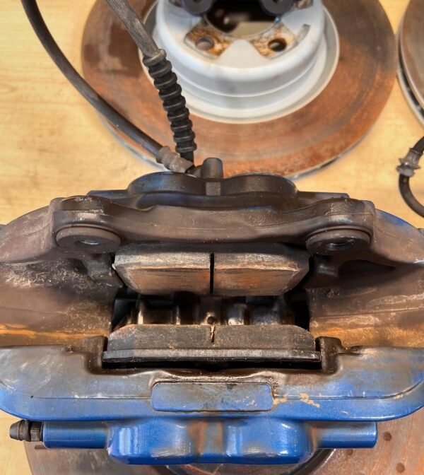 BMW F-Chassis M Performance Brake Set Big brake calipers, brake disc rotors, brake pads!  Fits any F-Chassis 2,3,4 Series bmws! F30,F31,F32,F33,F36,F22,F23  Brake calipers are in great shape. One side has some heavy scuffs on the top as well as damaged brake pads. Brake discs have no lip and look to be nearly new as well as brake pads. - Image 5