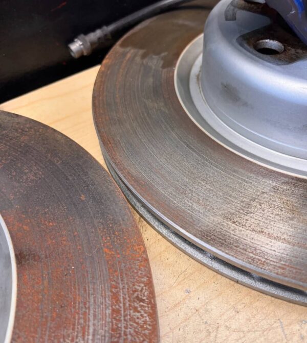 BMW F-Chassis M Performance Brake Set Big brake calipers, brake disc rotors, brake pads!  Fits any F-Chassis 2,3,4 Series bmws! F30,F31,F32,F33,F36,F22,F23  Brake calipers are in great shape. One side has some heavy scuffs on the top as well as damaged brake pads. Brake discs have no lip and look to be nearly new as well as brake pads. - Image 7
