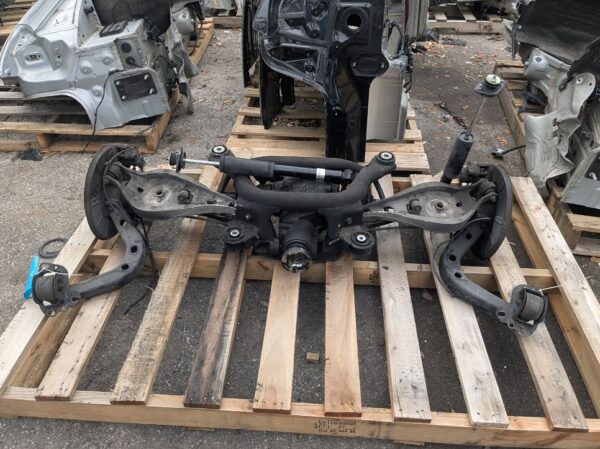 E46 M3 Rear Subframe Dropout  •SMG LSD Differential  •Includes axles •2 Control arms bent from forklift    #39851