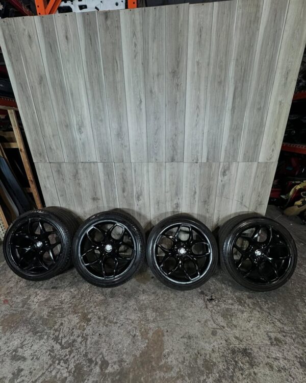 21 Inch OEM X5 Wheels   •Style 215 •74.1 Bore Size  •No Bends -Curb Rash Present