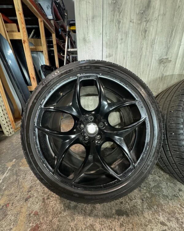 21 Inch OEM X5 Wheels   •Style 215 •74.1 Bore Size  •No Bends -Curb Rash Present - Image 3