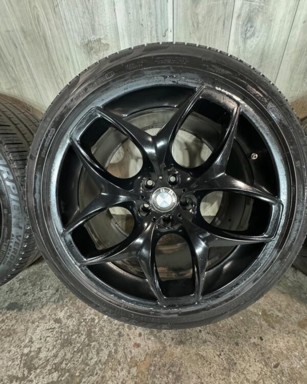 21 Inch OEM X5 Wheels   •Style 215 •74.1 Bore Size  •No Bends -Curb Rash Present - Image 4