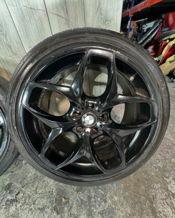 21 Inch OEM X5 Wheels   •Style 215 •74.1 Bore Size  •No Bends -Curb Rash Present - Image 9